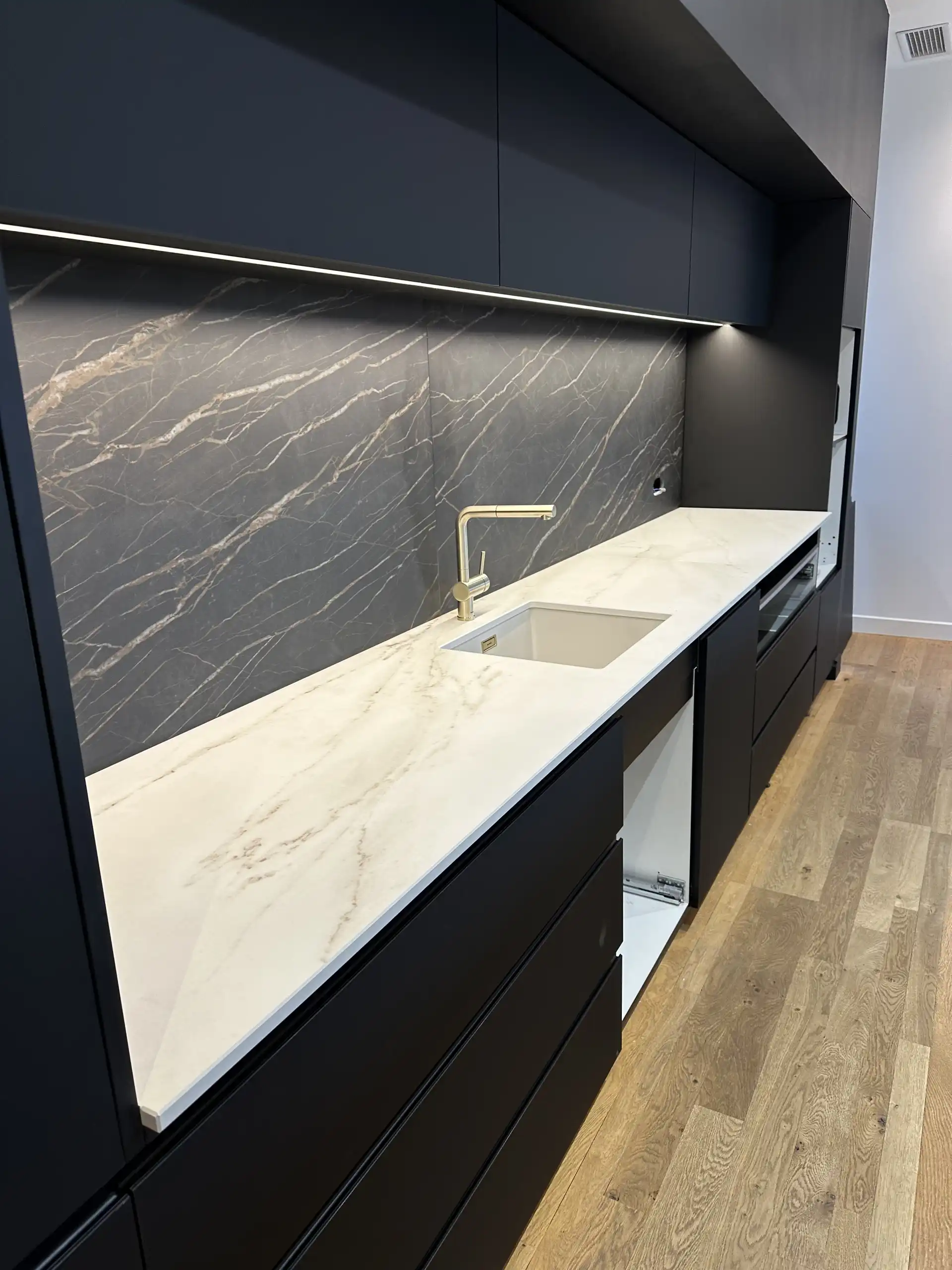 DEKTON REM ET LAMINAM NOIR DESIR