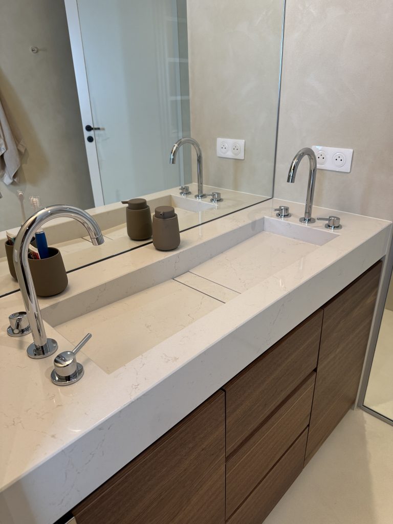 PLAN VASQUE SILESTONE PERSIAN WHITE